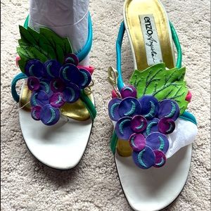 🍇Unique✨beautiful✨grapes sandal🍇